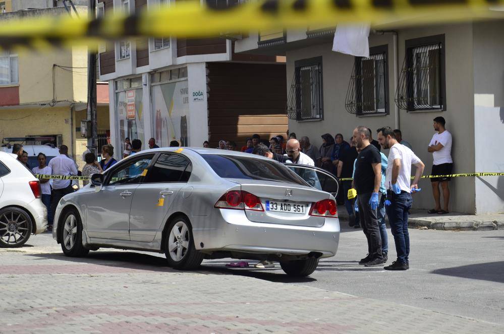 Ağabey ve kardeşine otomobilde silahlı saldırı: 1 ölü, 1 yaralı 7